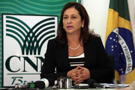 Kátia Abreu se diz satisfeita (como cidadã) com Código Florestal