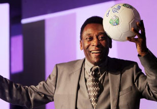 Pelé entra em campo como astro do “Time Agro Brasil”, da CNA