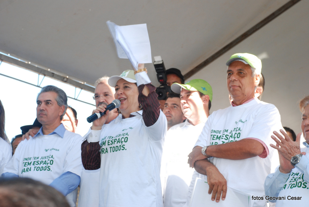 Kátia Abreu pede imediata desocupação das fazendas invadidas
